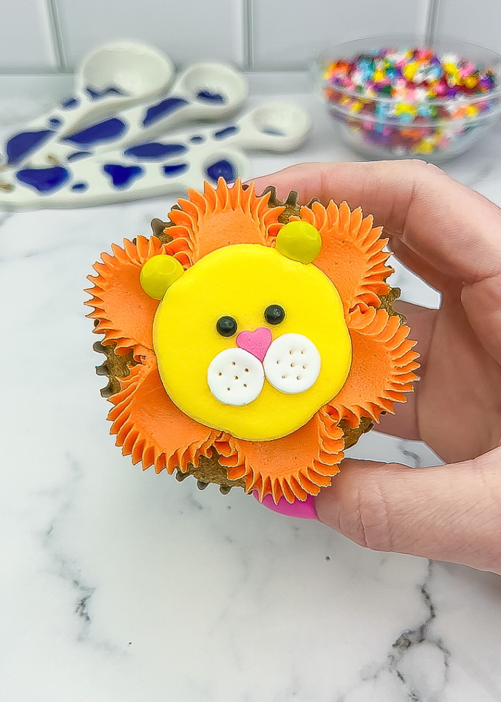 Easy lion cupcake, caked by rach
