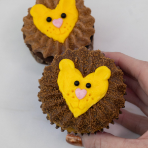 Fuzzy Lion Cupcakes