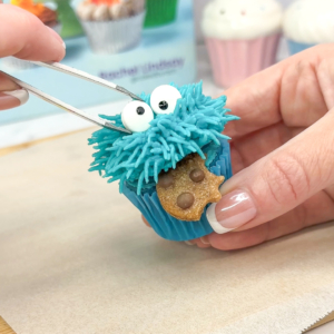 Step 7 - Mini Cookie Monster cupcakes